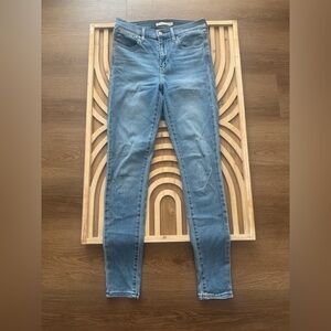 Levi’s Classic Blue Women's Skinny Jeans